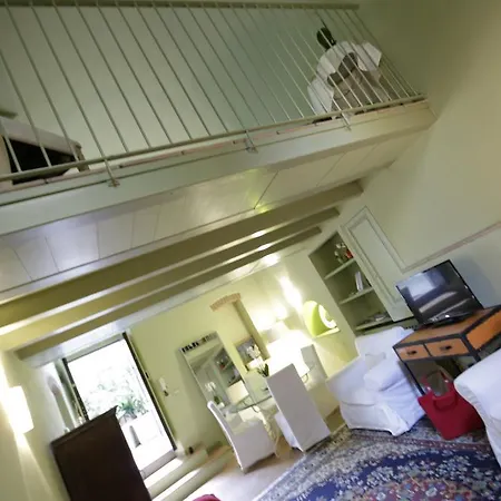 Fleur De Lis Loft شقة *
