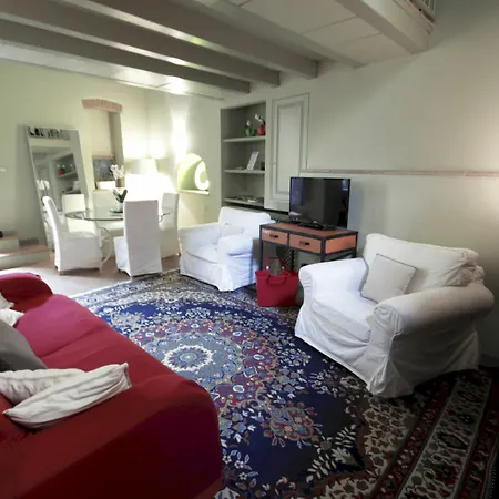 Fleur De Lis Loft شقة *